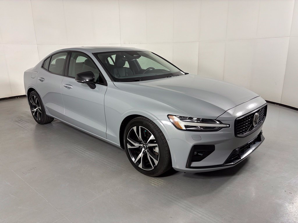 Used 2025 Volvo S60 B5 Plus FWD image 2