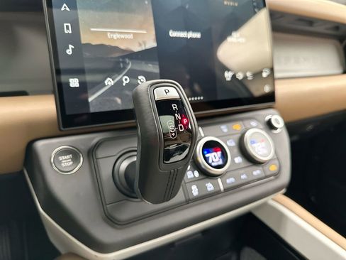 New 2026 Land Rover Defender 110 X-Dynamic SE image 24