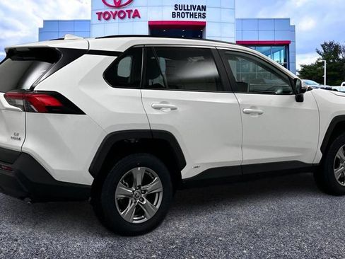 Used 2024 Toyota RAV4 LE AWD/4WD image 5