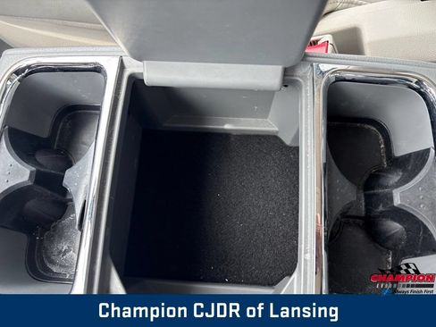 Used 2010 Chrysler Town & Country Limited w/ Flexible Seating Group FWD image 36