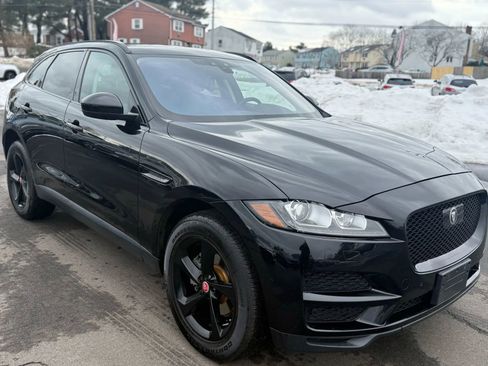 Used 2019 Jaguar F-PACE Prestige image 3