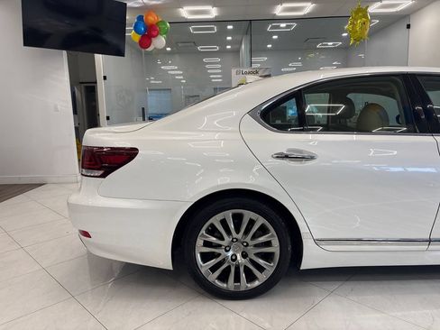 Used 2015 Lexus LS 460 w/ Comfort Package RWD image 8