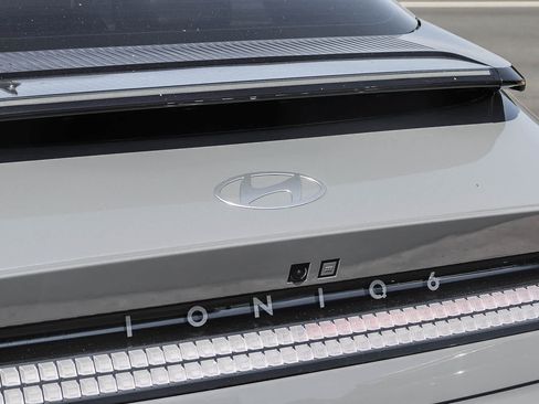 Used 2023 Hyundai Ioniq 6 SEL RWD image 10
