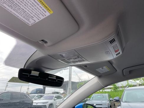 Certified 2023 Volkswagen Taos SE FWD image 23