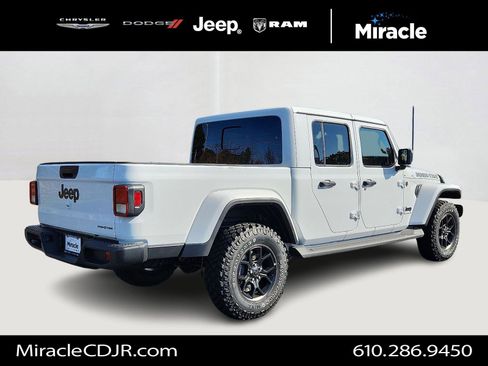 New 2025 Jeep Gladiator Sport image 4