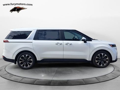 Used 2023 Kia Carnival EX image 2