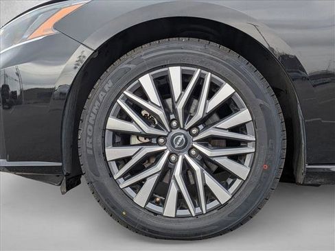 Used 2024 Nissan Altima 2.5 SV image 24