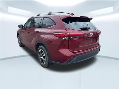 Used 2020 Toyota Highlander XLE AWD/4WD image 8