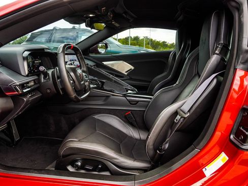 Used 2024 Chevrolet Corvette Stingray Preferred Cpe w/ Battery Protection Package RWD image 32