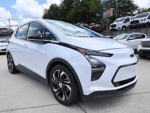 Used 2022 Chevrolet Bolt LT w/ Infotainment Package FWD image 9