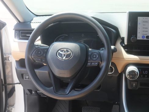 Used 2024 Toyota RAV4 XLE AWD/4WD image 28