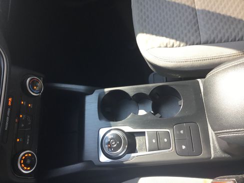 Used 2021 Ford Escape SE FWD image 18