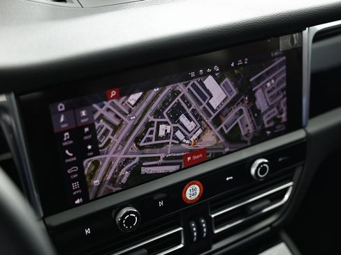 Certified 2025 Porsche Macan image 42