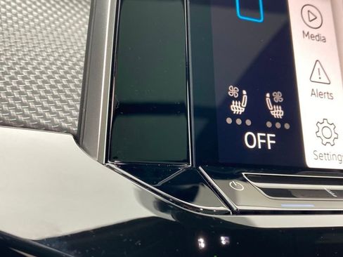 New 2025 Volkswagen Atlas Cross Sport SEL image 8