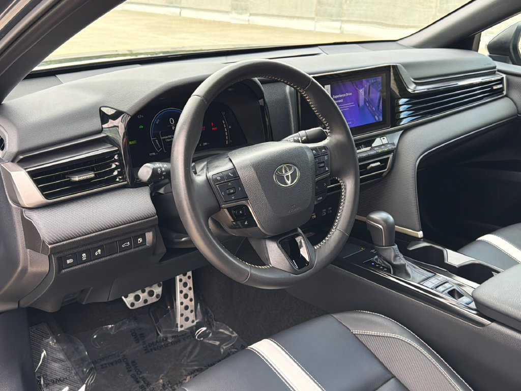 Used 2025 Toyota Camry SE w/ Convenience Package FWD image 20