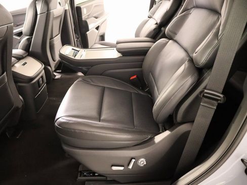 New 2025 Lincoln Navigator Reserve image 12