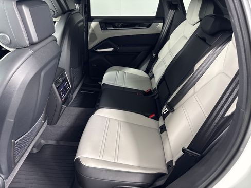 Certified 2026 Porsche Cayenne Coupe AWD/4WD image 23