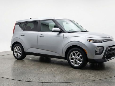 Used 2025 Kia Soul LX w/ LX Technology Package image 1