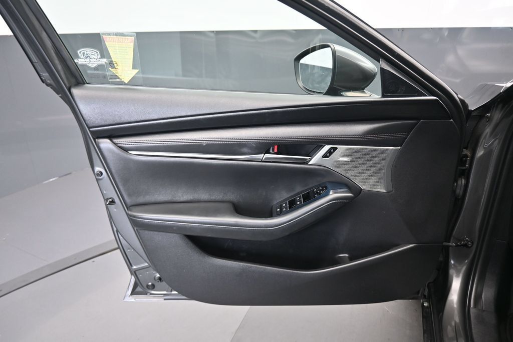 Used 2019 MAZDA MAZDA3 Sedan w/ Preferred Package FWD image 9