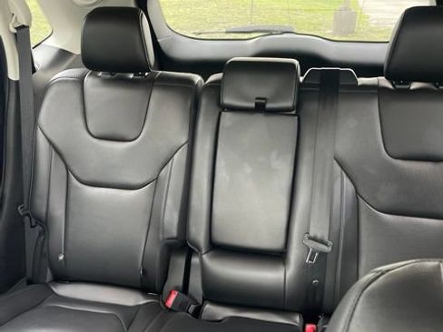 Used 2021 Ford Edge Titanium FWD image 15