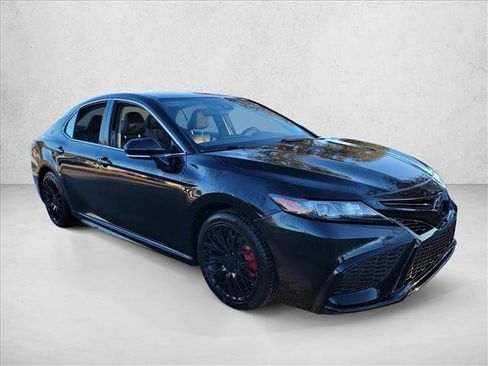 Used 2024 Toyota Camry SE image 3