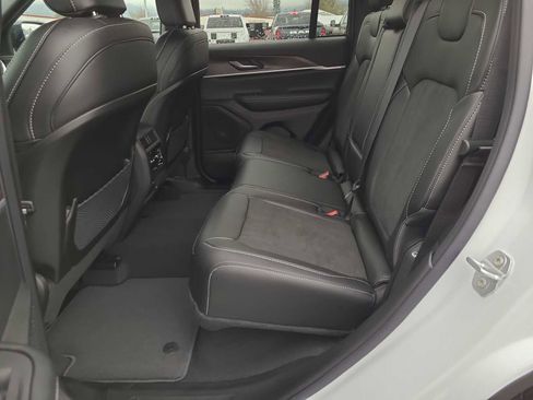 New 2026 Jeep Grand Cherokee Altitude image 21