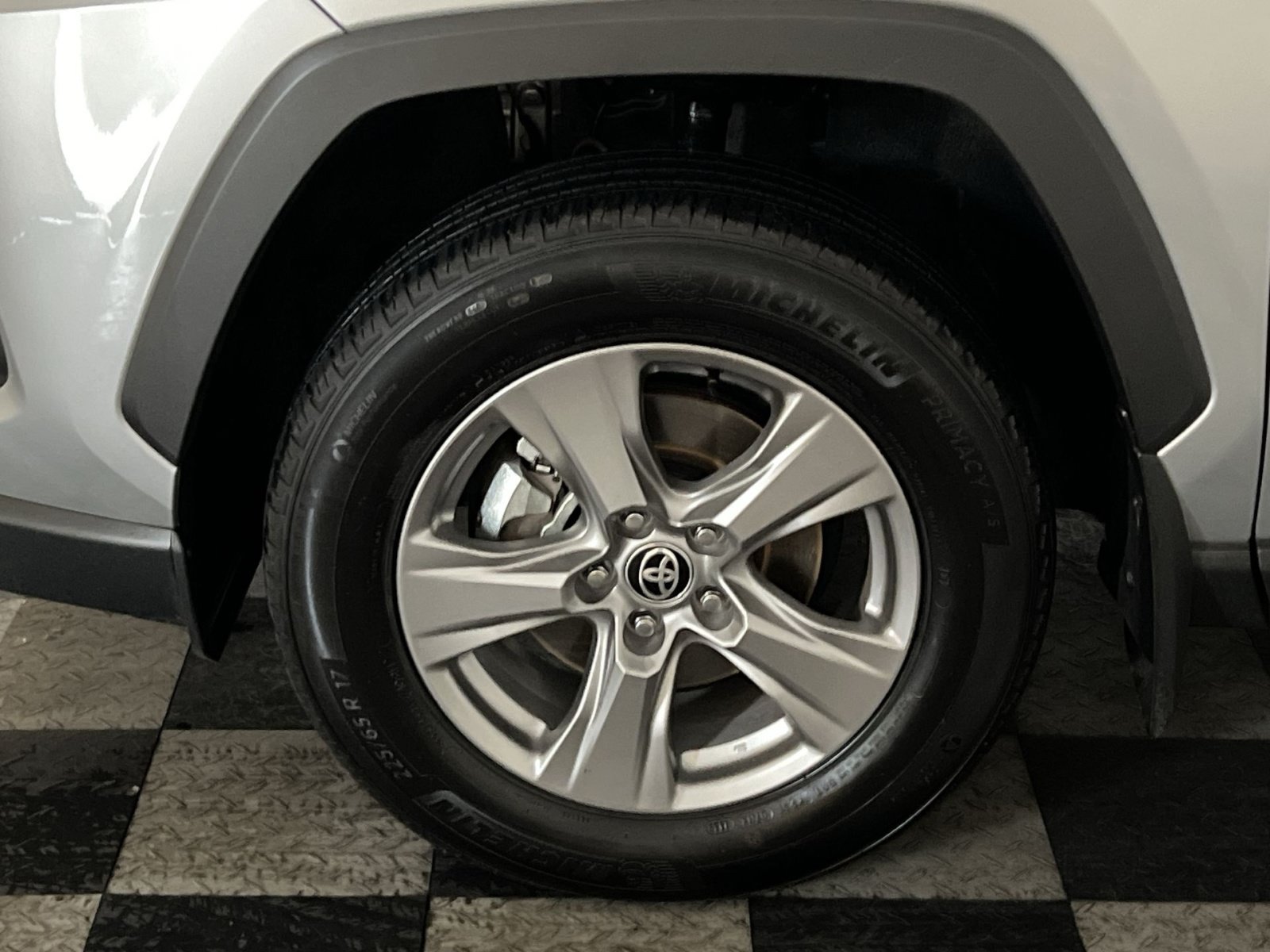 Used 2025 Toyota RAV4 XLE AWD/4WD image 17