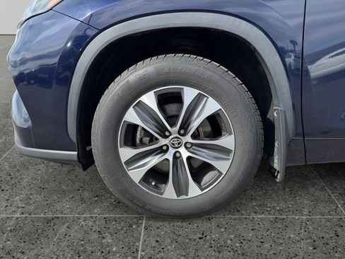 Used 2022 Toyota Highlander XLE AWD/4WD image 14