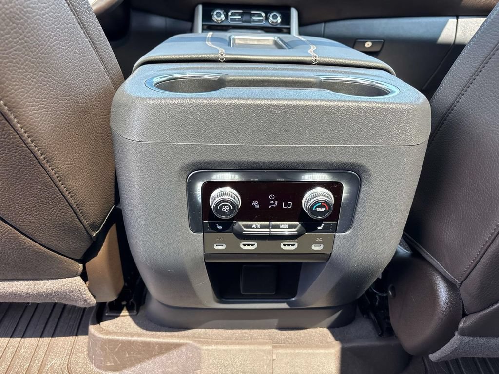 Used 2023 GMC Yukon XL Denali w/ Advanced Technology Package AWD/4WD image 11
