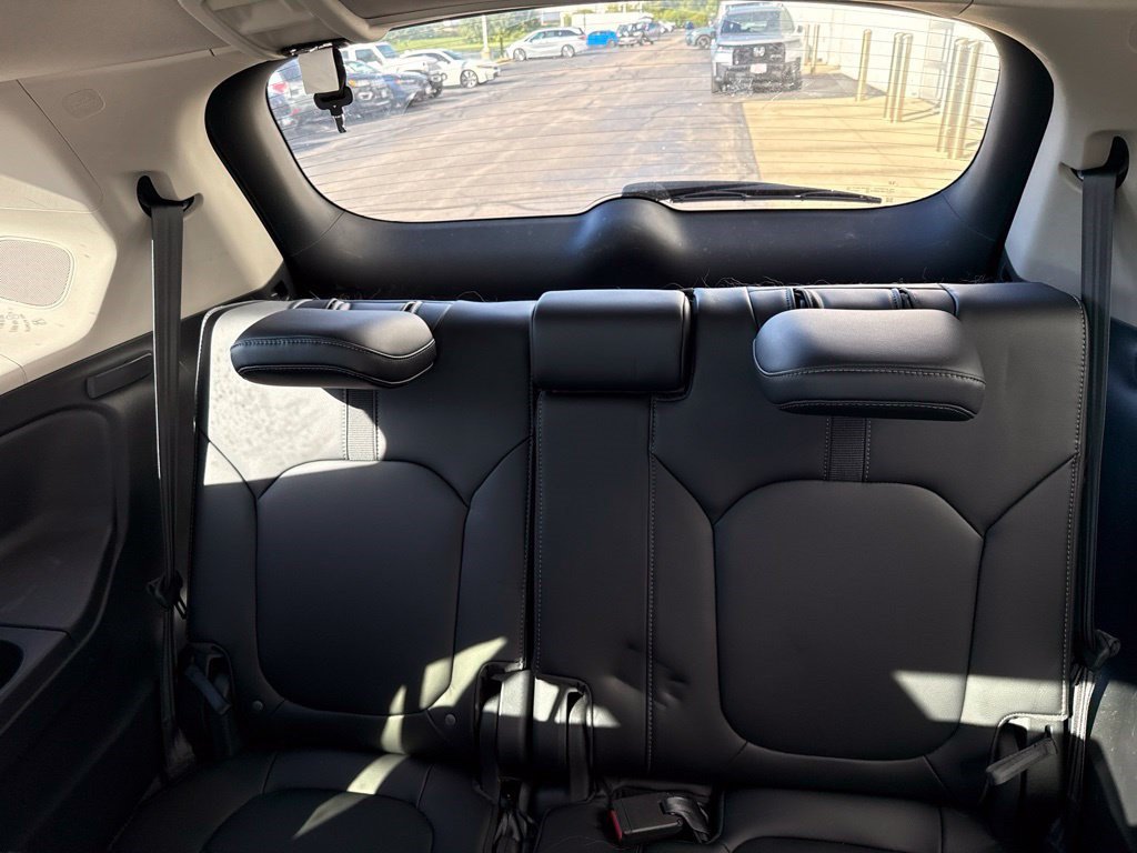 Used 2024 Honda Pilot Touring image 10