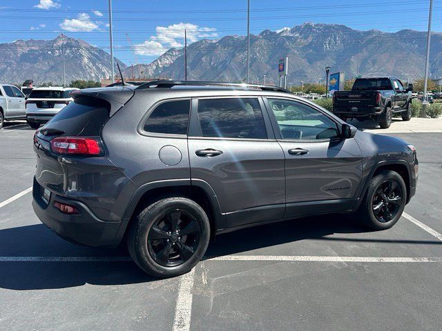 Used 2016 Jeep Cherokee Latitude AWD/4WD image 7