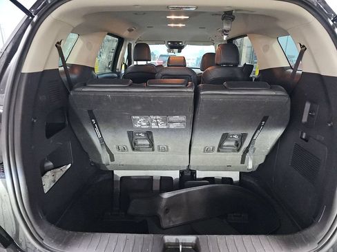 Used 2025 Kia Carnival FWD image 10