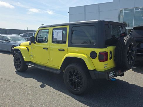 Used 2023 Jeep Wrangler Unlimited Sahara w/ Cold Weather Group AWD/4WD image 22