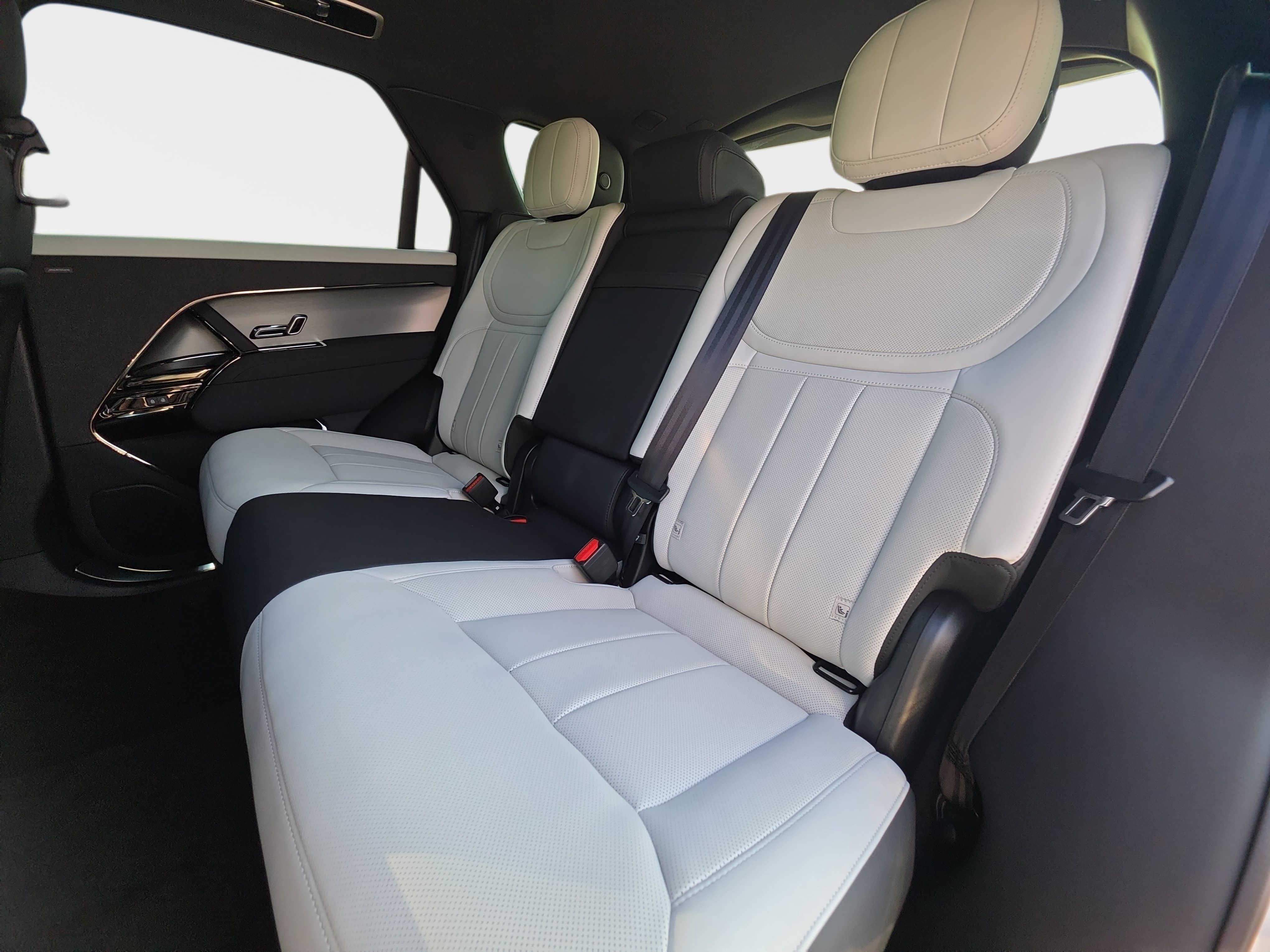 New 2026 Land Rover Range Rover Sport Dynamic SE AWD/4WD image 14