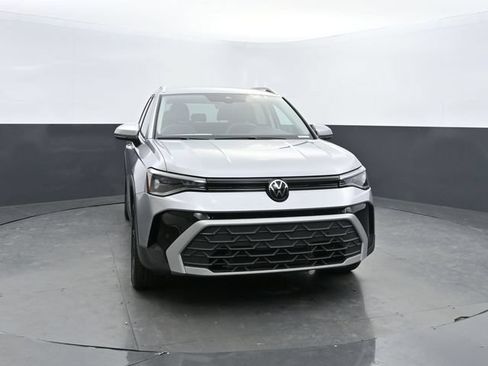 Used 2025 Volkswagen Taos SE FWD image 2