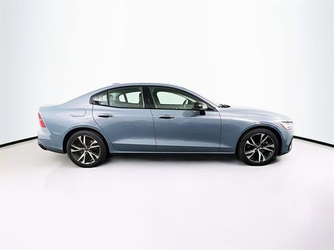 Used 2023 Volvo S60 B5 Core image 8