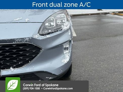 Used 2022 Ford Escape Titanium image 9