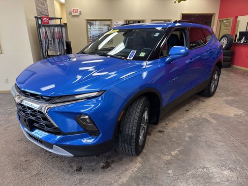 Used 2024 Chevrolet Blazer LT w/ Convenience Package AWD/4WD image 3