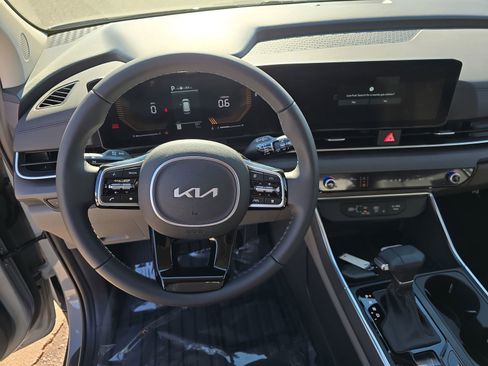 New 2026 Kia Carnival EX image 18