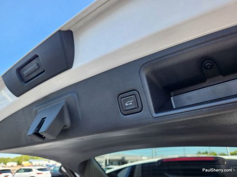 Used 2023 GMC Terrain SLE w/ Driver Convenience Package image 23