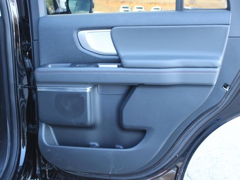 Used 2025 Ford Expedition Active image 13