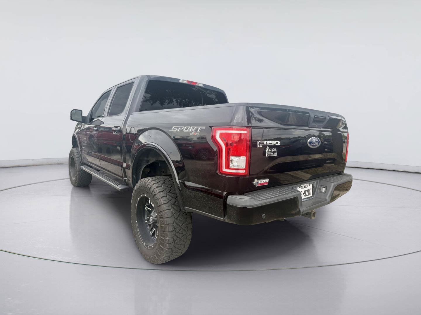 Used 2017 Ford F150 XLT w/ Equipment Group 302A Luxury AWD/4WD image 5