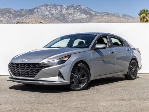 Used 2023 Hyundai Elantra SEL FWD image 1