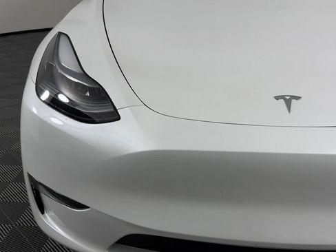 Used 2025 Tesla Model Y Long Range AWD/4WD image 4
