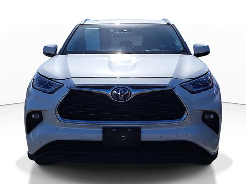 Used 2021 Toyota Highlander Limited image 2