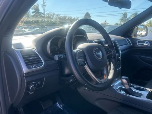 Used 2021 Jeep Grand Cherokee Laredo image 10