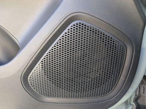 Certified 2025 Hyundai Venue Limited FWD image 24