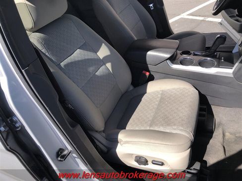 Used 2013 Ford Explorer XLT FWD image 23