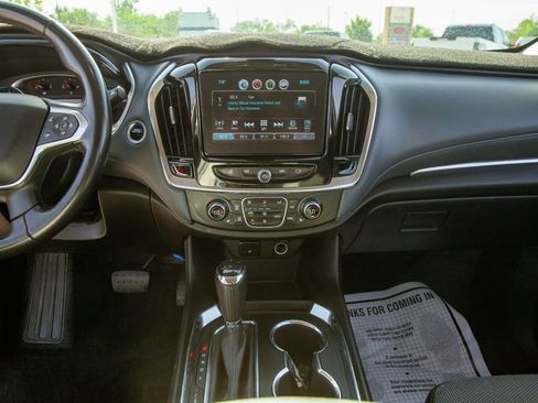 Used 2019 Chevrolet Traverse LT w/ LPO, 'HIT The Road' Package AWD/4WD image 15