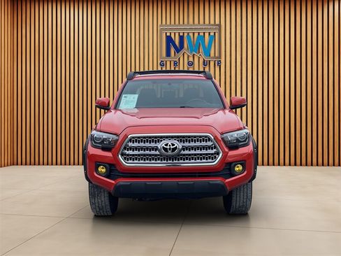 Used 2016 Toyota Tacoma TRD Sport AWD/4WD image 2